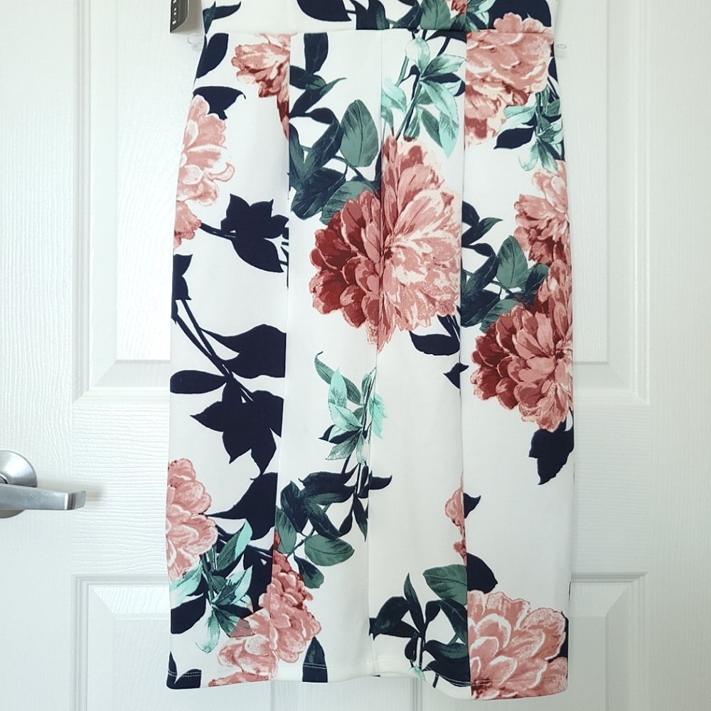 NWT En Focus Studio Floral Sleeveless Dress - Picture 7 of 11